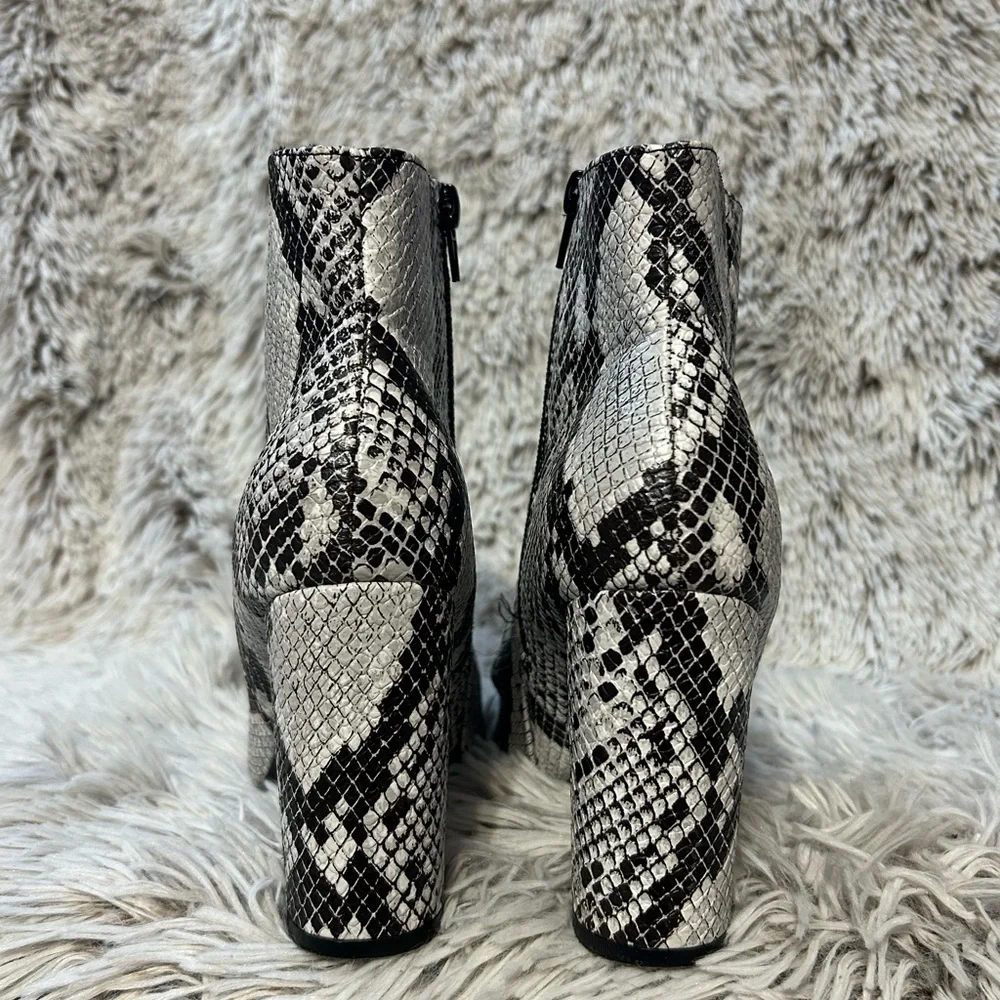 Snakeskin Print Boots Black White Heels Pointed Toe Size 7 Embossed Faux Leather
